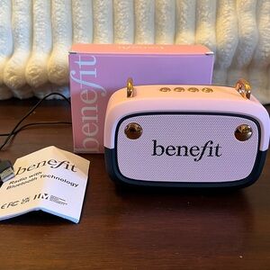 Benefit Retro Pink Bluetooth Speaker
